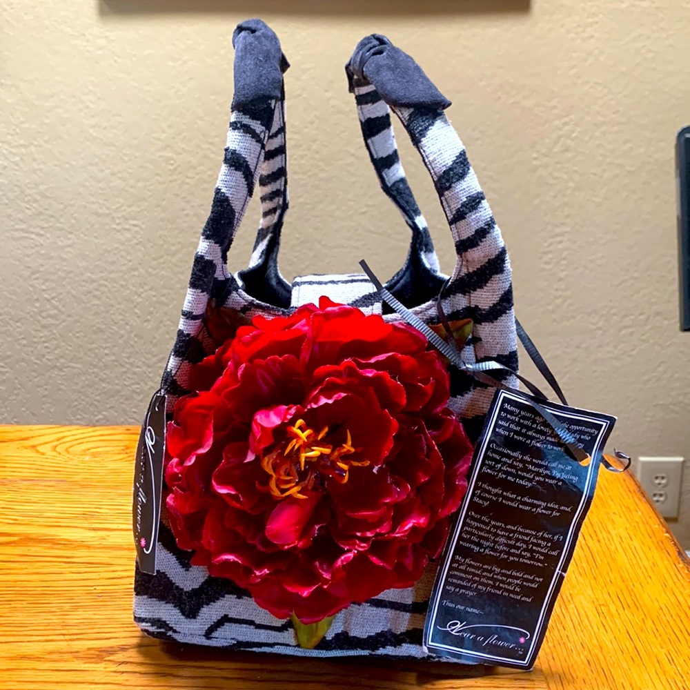 Wear a Flower brand purse NWT